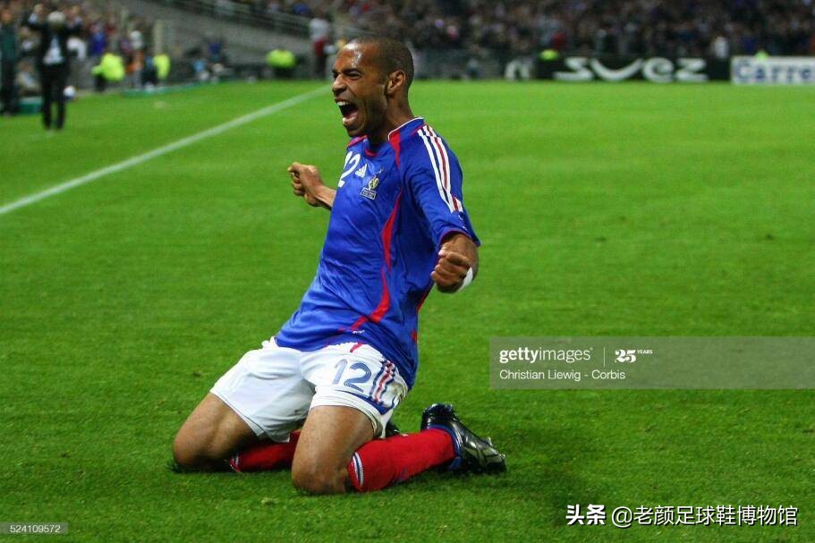 枪王加盟巴萨如愿获得欧冠，生涯唯一污点用手将法国队拍进世界杯