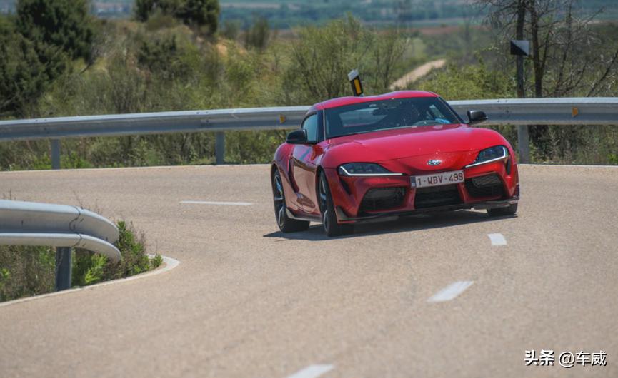 宝马z4m40ivs丰田牛魔王supra,全新一代supra外媒评论