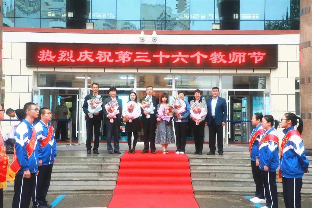 立德树人奋进担当稿件,立德树人奋进担当教师节内容