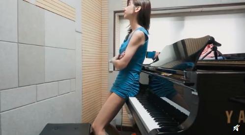 油管超13万粉丝追踪，韩国钢琴美女颜值颇高，穿搭也非常吸引人！