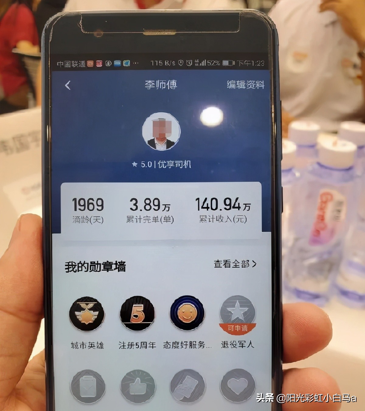自从买了条Gucci的皮带后，现在连穿羽绒服都塞在裤子里