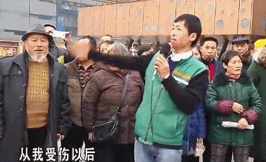 21岁小伙烧伤13人,21岁小伙一人救13人被烧毁容