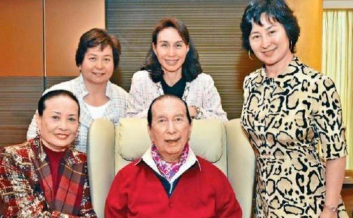 赌王何鸿燊有几个老婆合法吗,赌王何鸿燊为何可以娶好几个媳妇