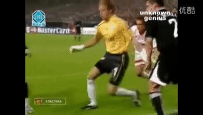 球王假装老人踢足球,内马尔假摔和c罗假摔哪个多