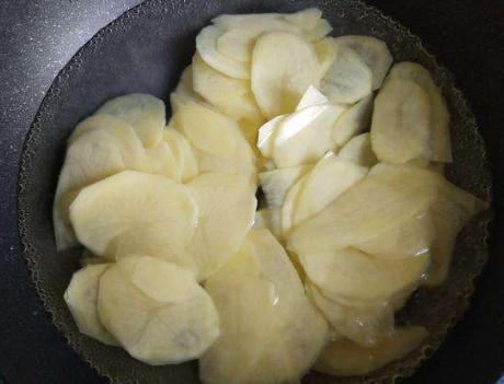 炸薯片怎么做才会酥脆不软,炸薯片怎么炸又香又脆又好吃