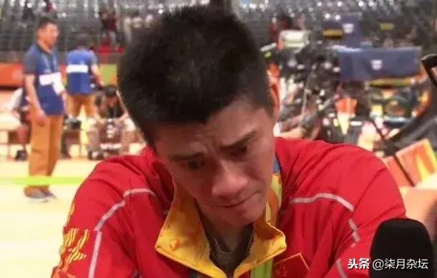 打羽毛球肘关节受伤该如何处理,羽毛球和网球哪个更容易受伤