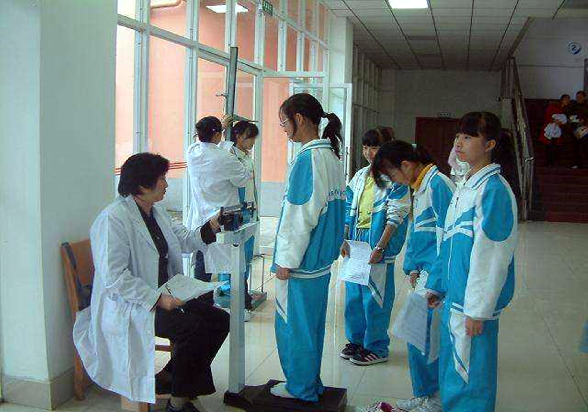 如何推迟发育期女童初潮,孩子月经初潮后发育会很快吗