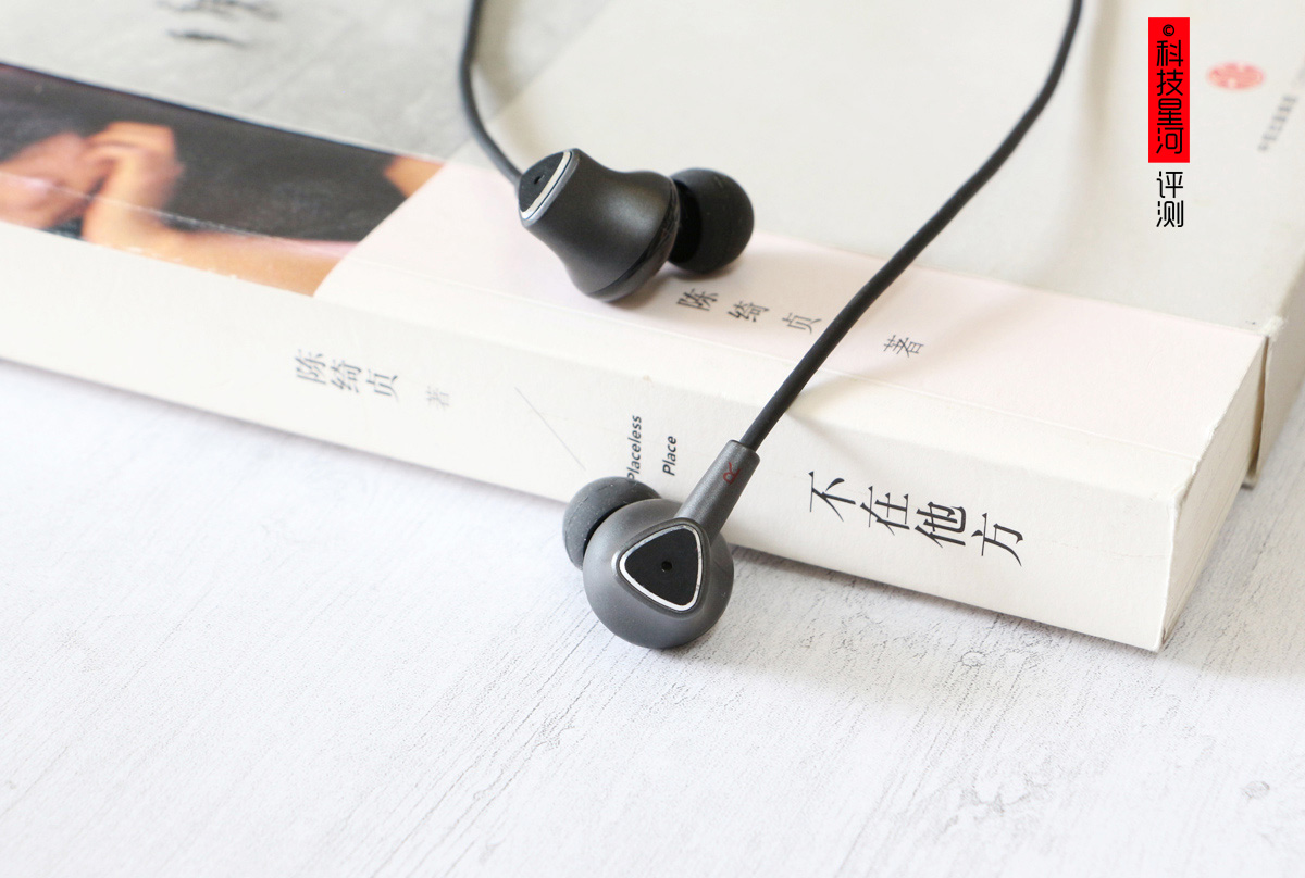 苹果AirPods太贵？耳机也可很爱国！爱国者W08颈圈式蓝牙耳机体验