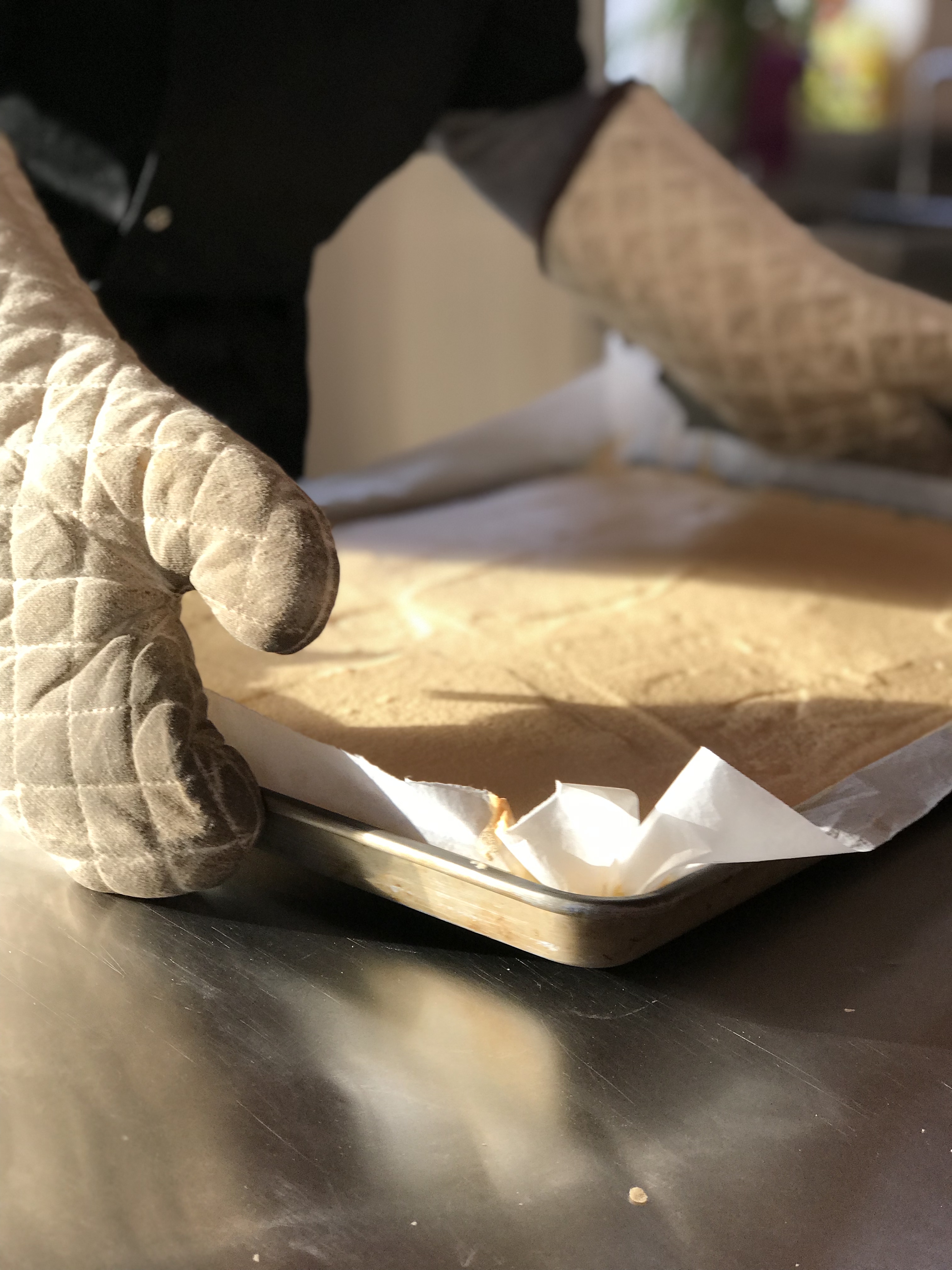 如何自制戚风蛋糕卷,草莓酱戚风蛋糕卷做法烤箱