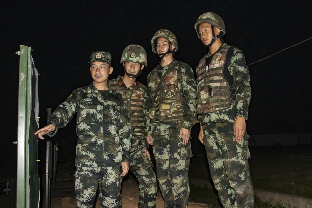 实弹射击训练中未爆弹,夜间实弹射击战术