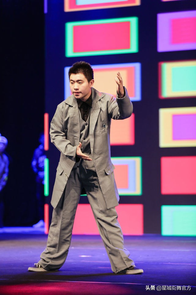 有教程的街舞简单又好看怎么跳,跳街舞初学者入门动作