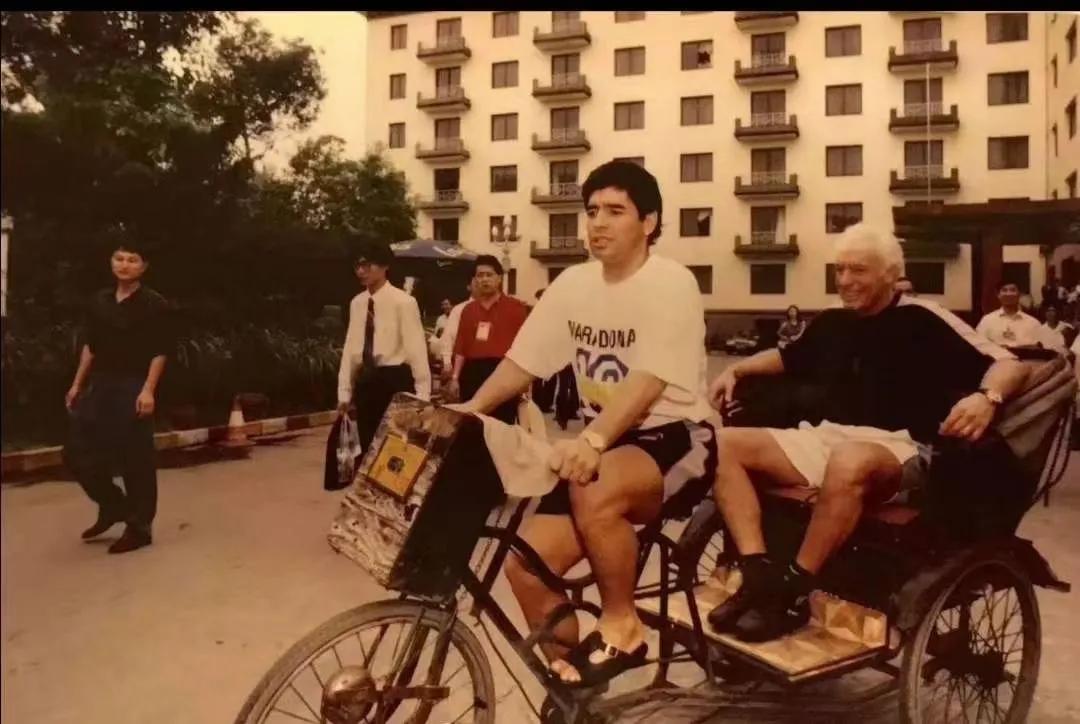 球王马拉多纳照片,马拉多纳成都行