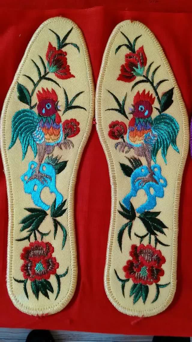 十字绣鞋垫花样图解大图,最受欢迎的小格子鞋垫图案