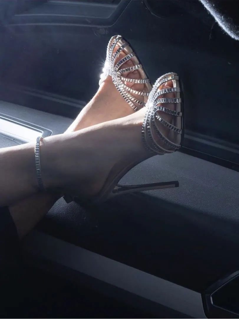 今年最火的4款凉鞋清爽又时髦,一双土到极致的凉鞋就是潮