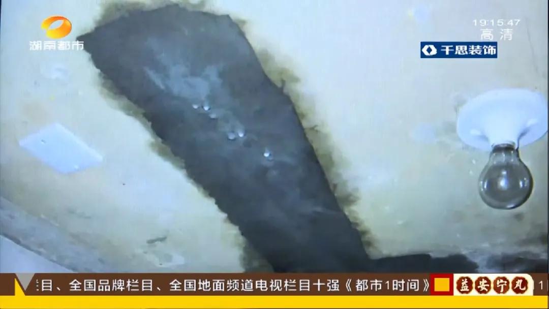 新房天花板裂缝如蜘蛛网,新房屋顶变蜘蛛网裂缝密密麻麻