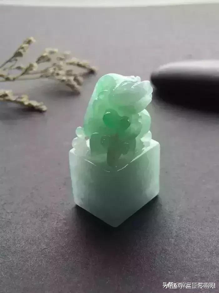 翡翠貔貅戒指正确戴法图片,翡翠貔貅的正确佩戴方法