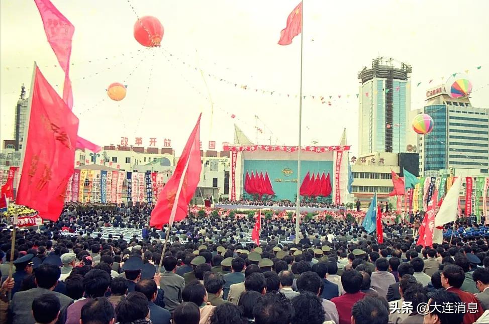 封面的楼你认识吗？大连经济技术开发区金马路-高楼！转王老师