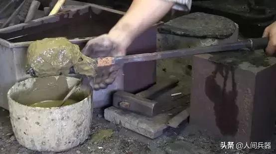 在仓库里找到一把日本武士刀,正宗的日本刀