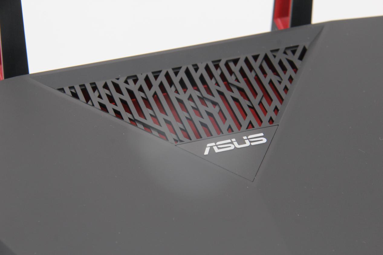 华硕路由器88u和86u对比,华硕路由器88u高达限量版