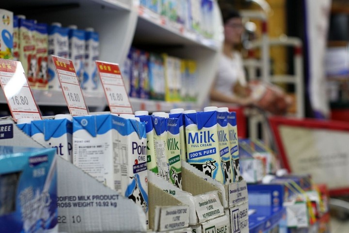 冲奶粉跟水的比例重要吗,老人是喝牛奶好还是冲奶粉好