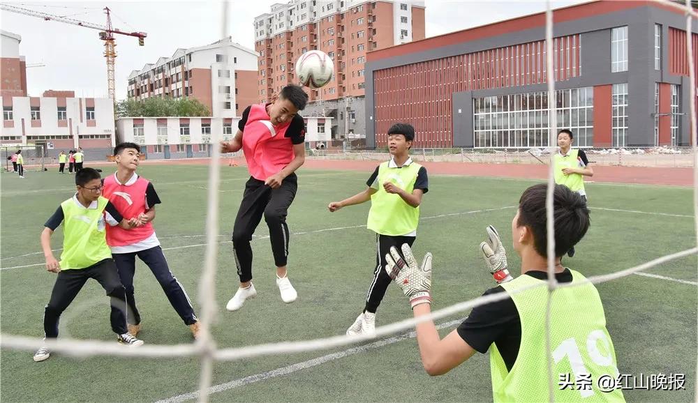校园足球356天,足球飞起来了