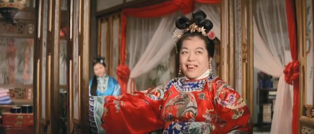 新郎嫌弃新娘长得丑不肯洞房电影,新郎以为新娘很丑不肯揭盖头