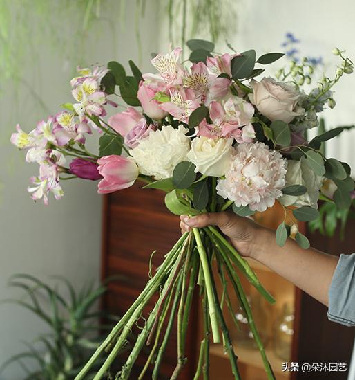 鲜花扎花束教程,手把手教你螺旋花束扎法