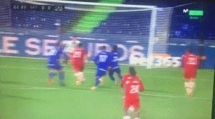 var足球争议,var介入点球改判任意球