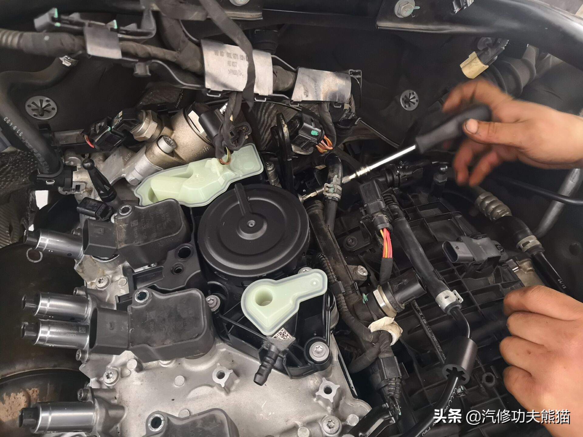 奥迪为何不能解决发动机烧机油,奥迪q5lea888三代发动机烧机油么