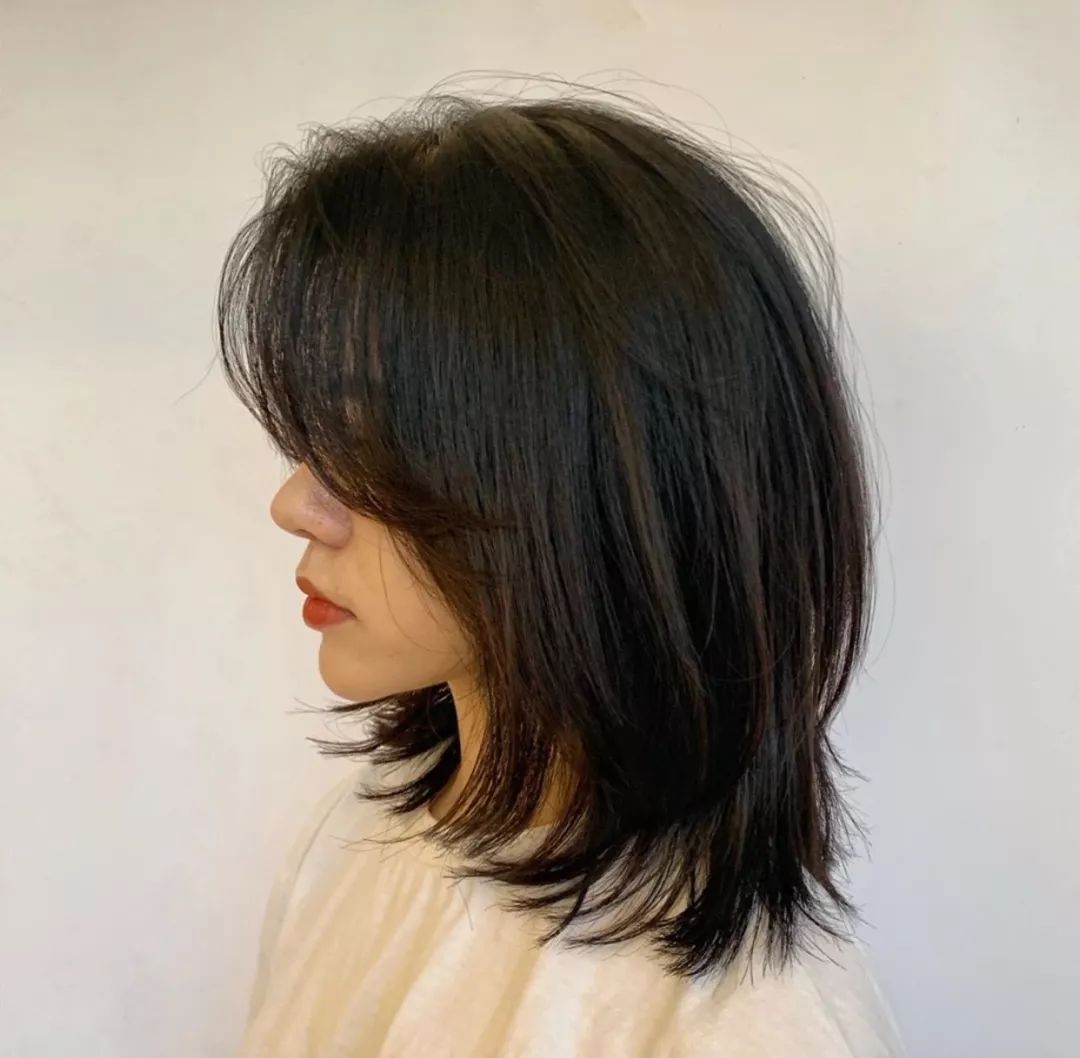 燕尾个性有型的短发,女士短发燕尾造型色彩搭配