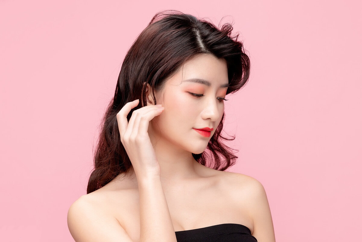 黑黄皮女生肤色不均匀怎么办,黑黄皮女生如何变白