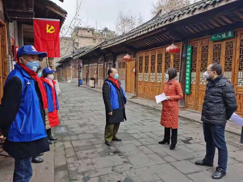 抗疫前线这一抹红分外动人,抗疫前线永不褪色的那一抹藏蓝色