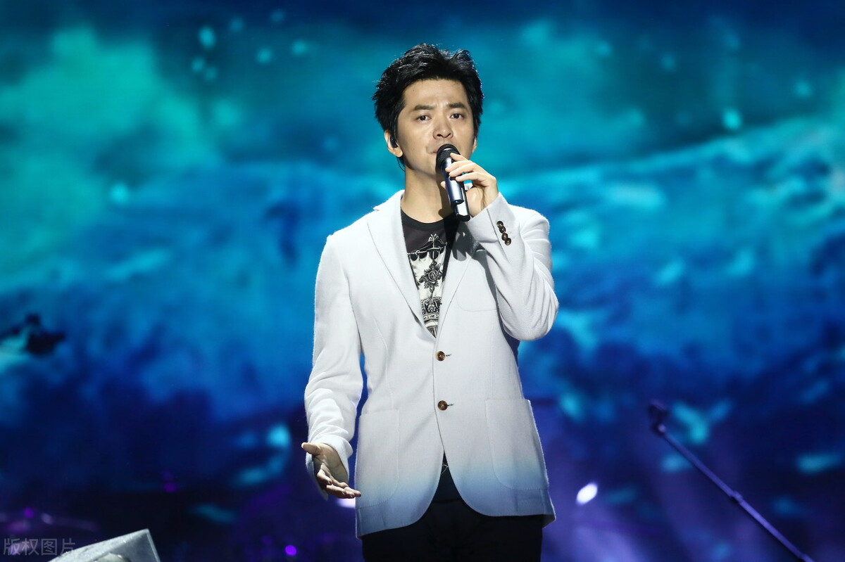 郭德纲和李健谁人能敌,李健郭德纲早期视频