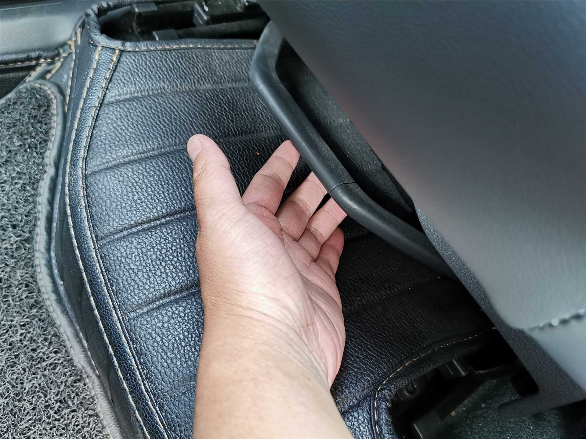 30万左右的7座中大型省油suv,6.5折买新车