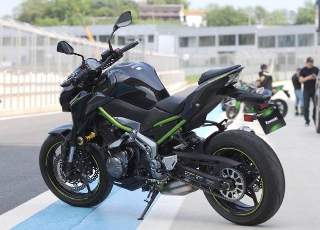 性价比最高的四缸单摇臂摩托车,性价比最高四缸摩托车