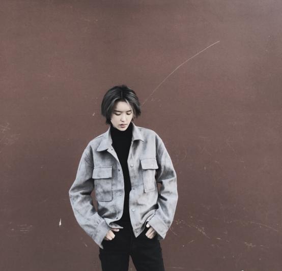 陆柯燃同款发型穿搭,陆柯燃金发造型摩登气质