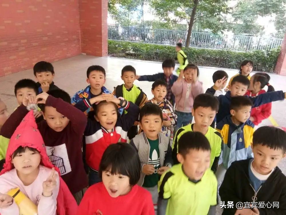 叙府实验小学：小荷尖尖一马当先