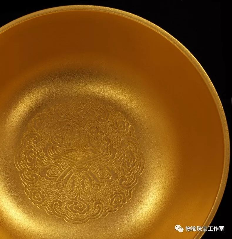 72岁女虎本命年戴什么首饰最好,本命年戴什么珠宝手链