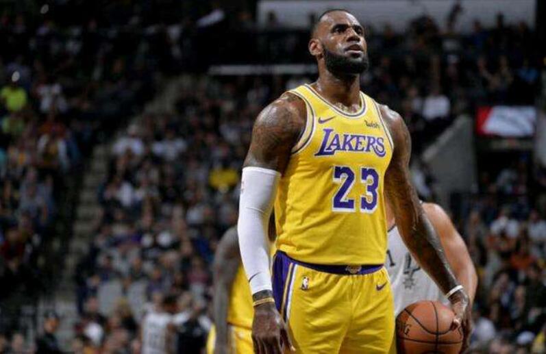 勒布朗詹姆斯的背身招牌动作,勒布朗詹姆斯背手防守哈登