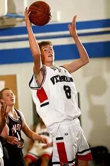 为什么美国大学中体育健将比学霸更受欢迎？