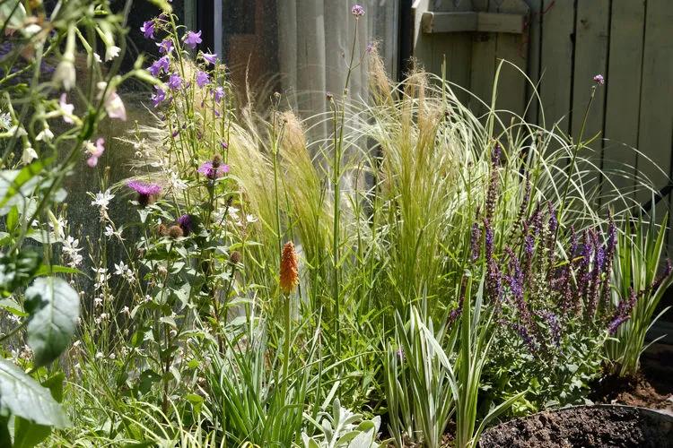 三年前买了套绿地110平三房130万,三年前耗资百万打造小院出售