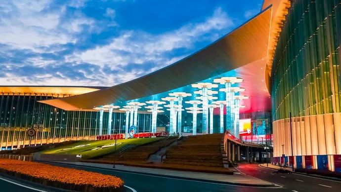 手机屏幕一摔就花了,副厂手机屏幕一摔就碎