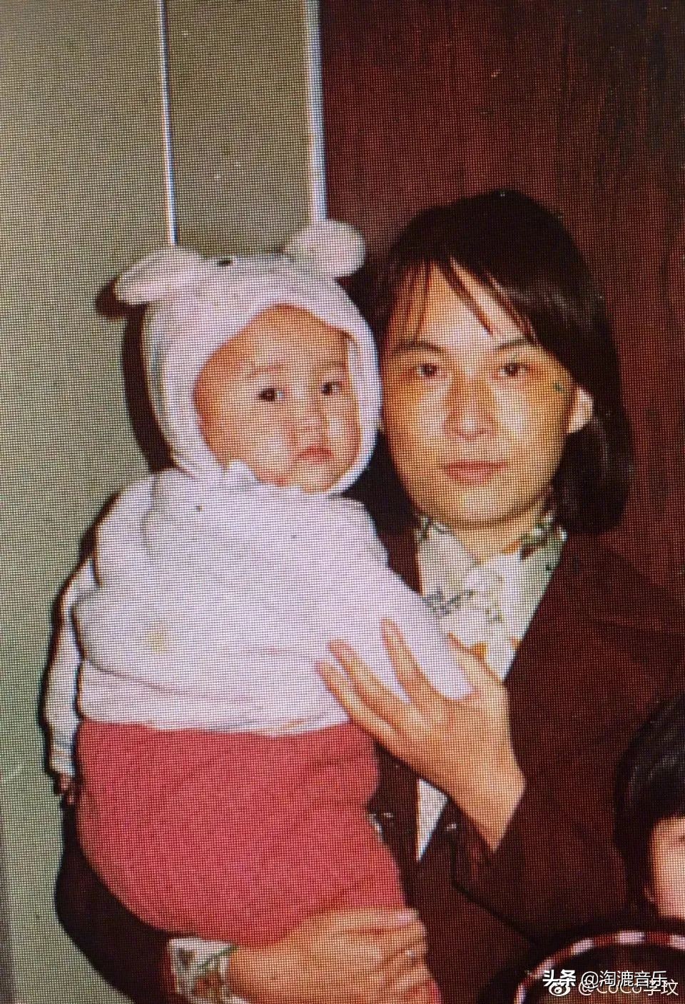 她曾凭性感出道，因感冒失声，花1.5亿办婚礼，是“最好后妈”