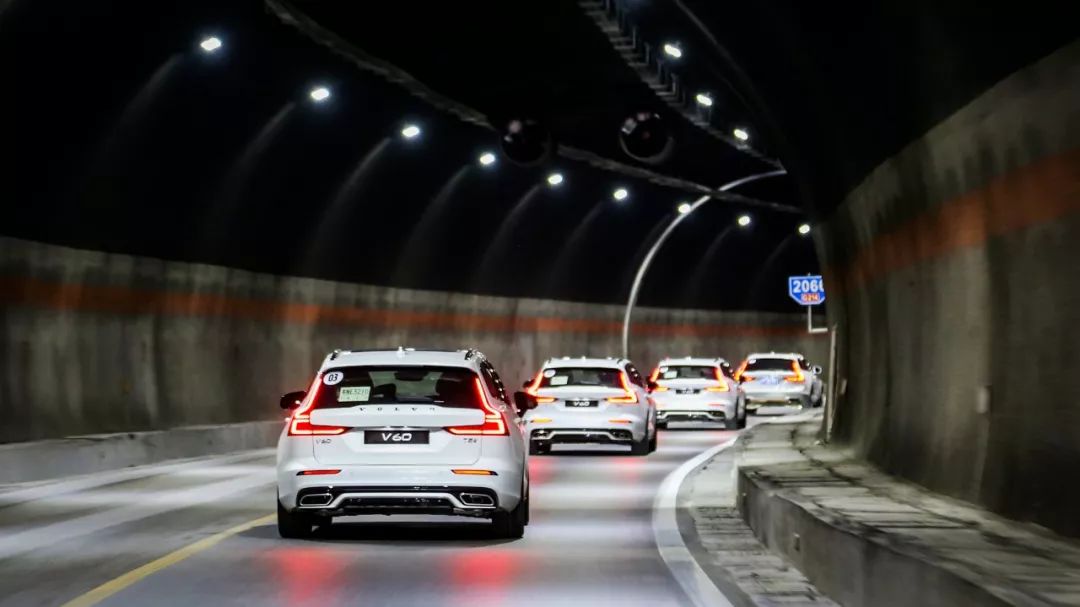 沃尔沃旅行车v60和v90碰撞测试,沃尔沃旅行车v6017年二手车价格