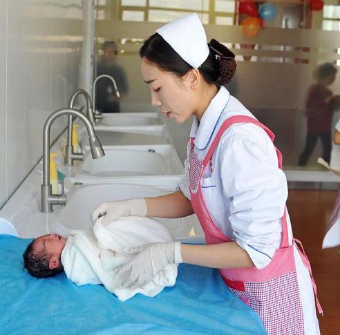 女儿长得不像自己非要亲子鉴定,女儿长得不像自己要去做亲子鉴定