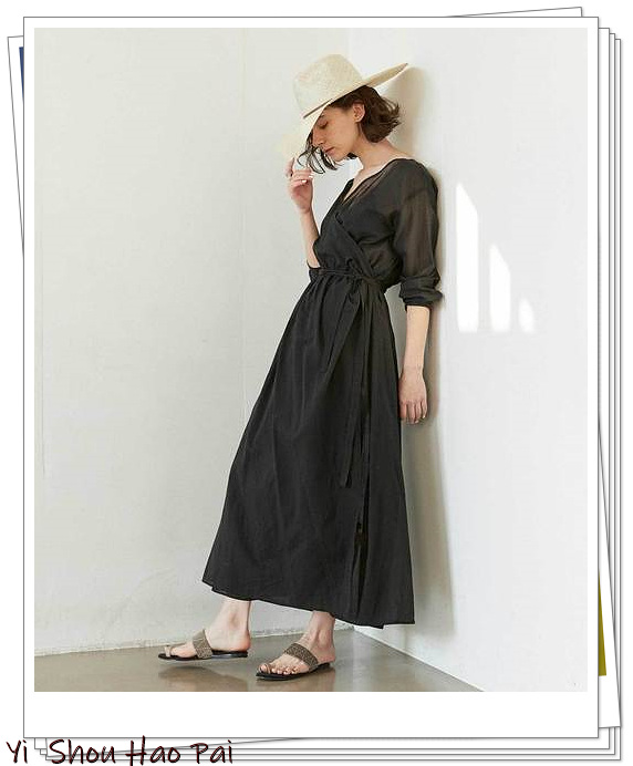 夏季黑色连衣裙穿搭图片大全,时尚穿搭黑色连衣裙时尚又修身