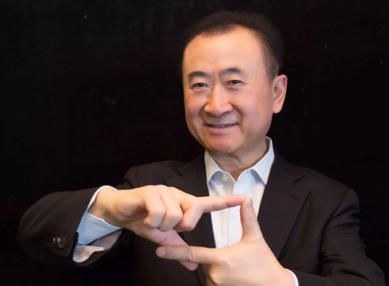 王健林曾发誓要在香港买栋楼，发家后为何没有？看许家印现状就知