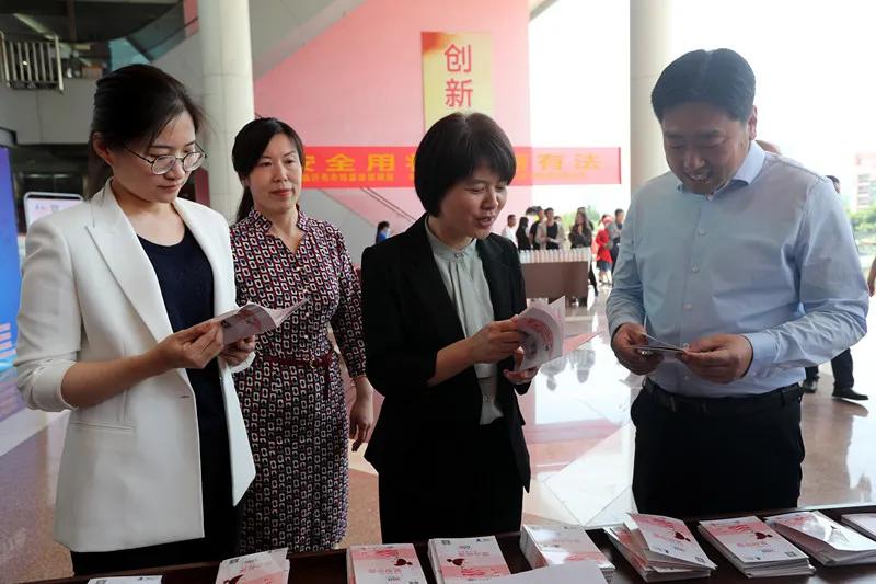 安全用妆伴您同行带你了解化妆品,安全用妆伴您同行