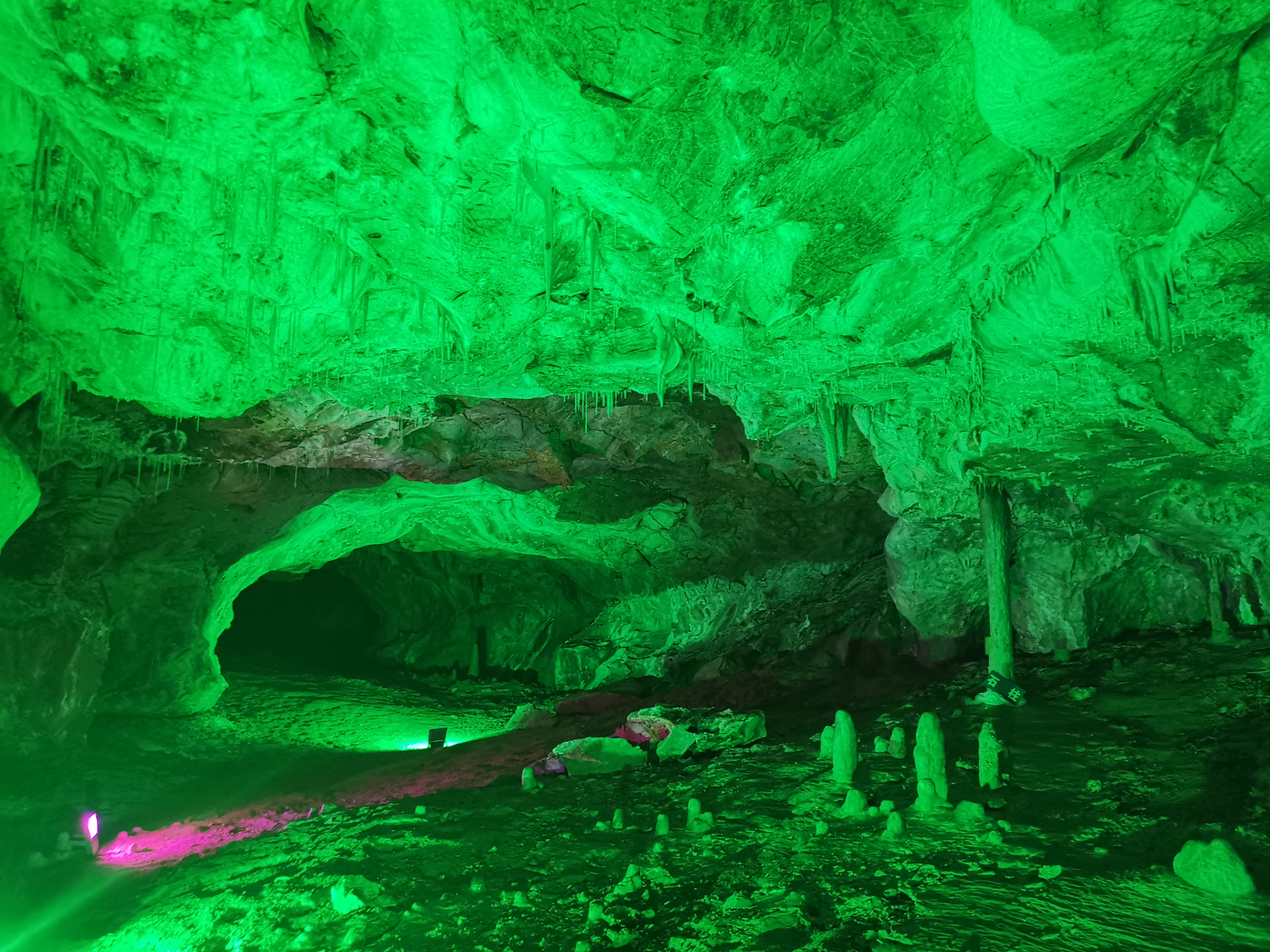 这个山洞可以装下万头大象？别瞎想，此“象”非彼“象”