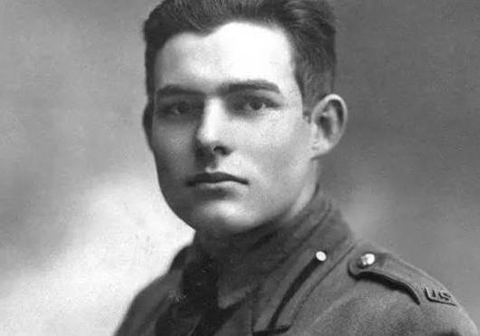 海明威：早年经历5次战争4次车祸2次坠机，晚年却因为FBI而自杀